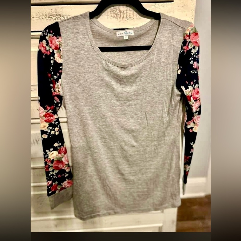 Gray Floral Sleeve Women's Top